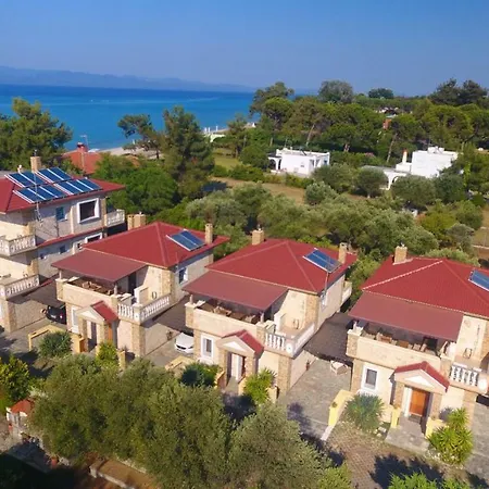 Villa Argo 2 - Beachfront, Big Gardens, Location!