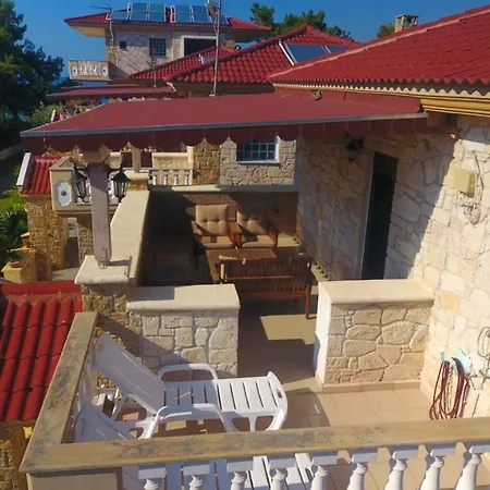 Villa Argo 2 - Beachfront, Big Gardens, Location!