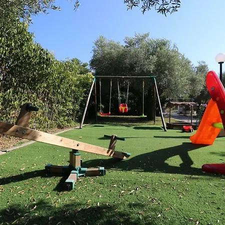 Argo 2 - Beachfront, Big Gardens, Location! Villa