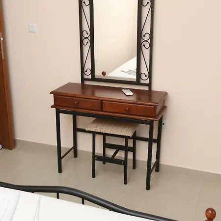 Argo 2 - Beachfront, Big Gardens, Location! Villa