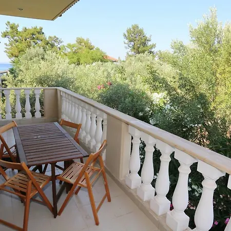 Villa Argo 2 - Beachfront, Big Gardens, Location! *