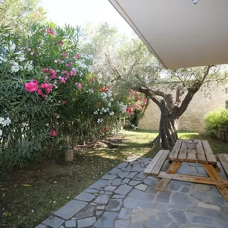 Argo 2 - Beachfront, Big Gardens, Location! Villa