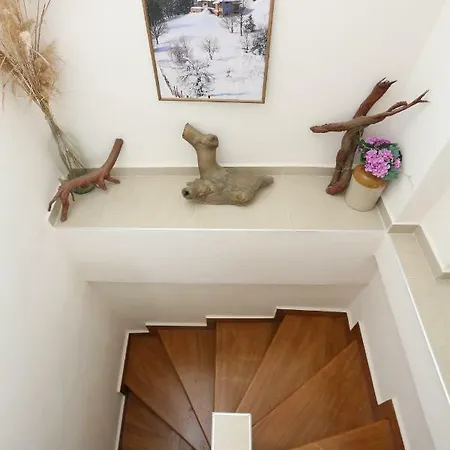 Villa Argo 2 - Beachfront, Big Gardens, Location!