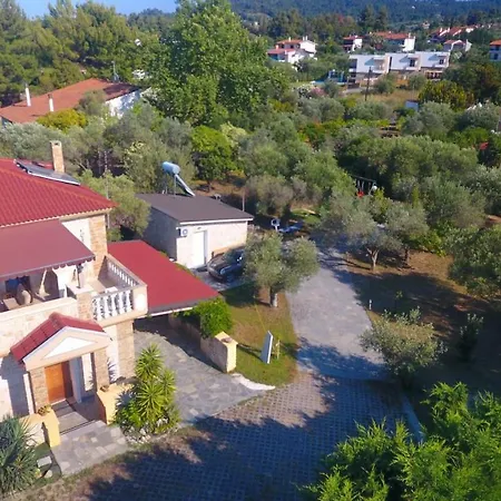 Argo 2 - Beachfront, Big Gardens, Location! * Pefkochori