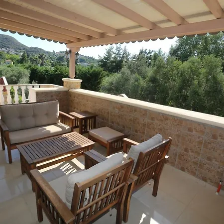 Argo 2 - Beachfront, Big Gardens, Location!