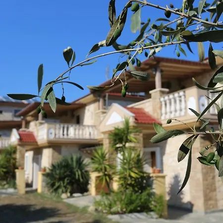 Villa Argo 2 - Beachfront, Big Gardens, Location!