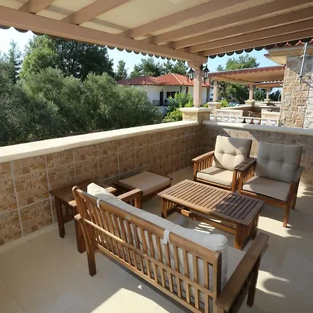 Villa Argo 2 - Beachfront, Big Gardens, Location!