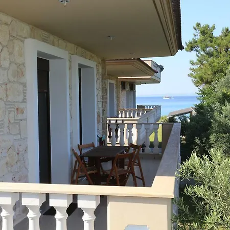 Villa Argo 2 - Beachfront, Big Gardens, Location! *