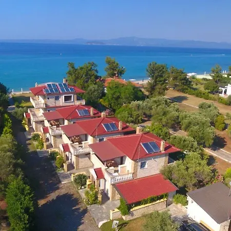 Argo 2 - Beachfront, Big Gardens, Location! Villa