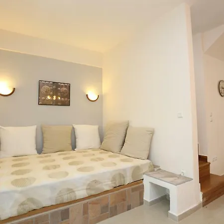 Argo 2 - Beachfront, Big Gardens, Location! * Pefkochori