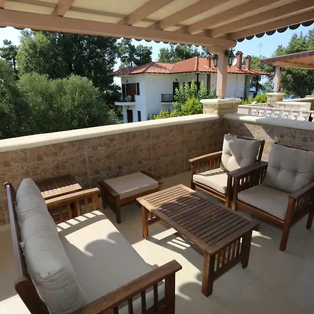 Argo 2 - Beachfront, Big Gardens, Location! Villa