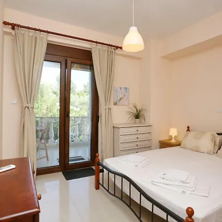 Argo 2 - Beachfront, Big Gardens, Location! * Pefkochori