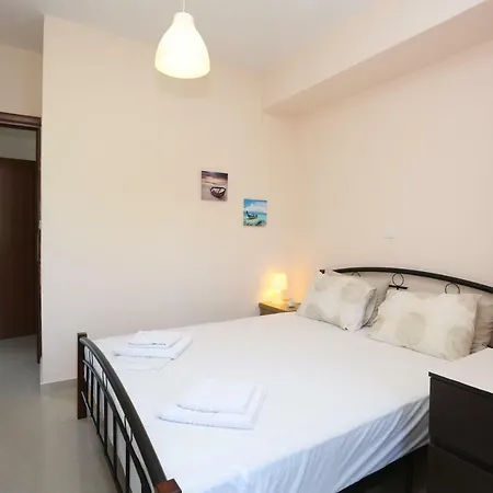 Argo 2 - Beachfront, Big Gardens, Location! Villa Pefkochori
