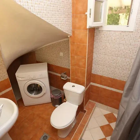 Argo 2 - Beachfront, Big Gardens, Location! * Pefkochori