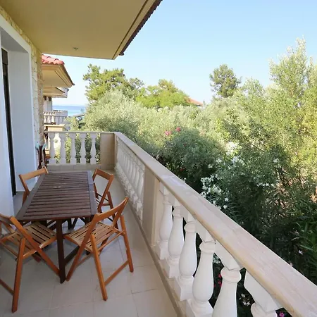 Villa Argo 2 - Beachfront, Big Gardens, Location! *