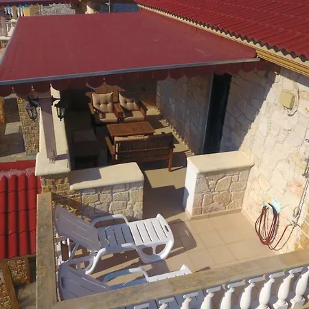 Argo 2 - Beachfront, Big Gardens, Location!